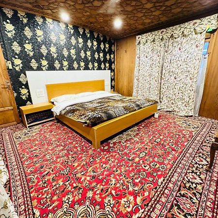 Hayat Group Of Houseboats Hotel Srīnagar Buitenkant foto